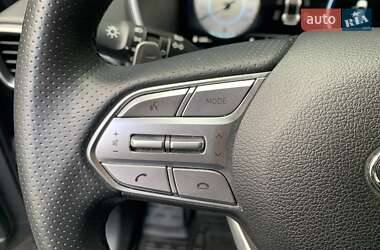 Внедорожник / Кроссовер Hyundai Santa FE 2021 в 