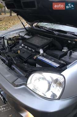 Позашляховик / Кросовер Hyundai Santa FE 2005 в 