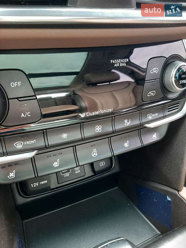 Внедорожник / Кроссовер Hyundai Santa FE 2019 в Киеве