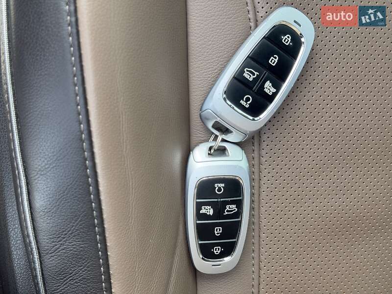 Внедорожник / Кроссовер Hyundai Santa FE 2021 в Киеве