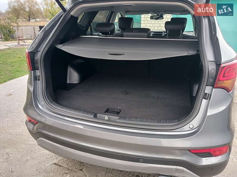 Позашляховик / Кросовер Hyundai Santa FE 2017 в Чорнобаї