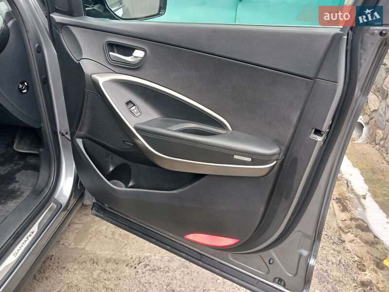 Позашляховик / Кросовер Hyundai Santa FE 2017 в Чорнобаї