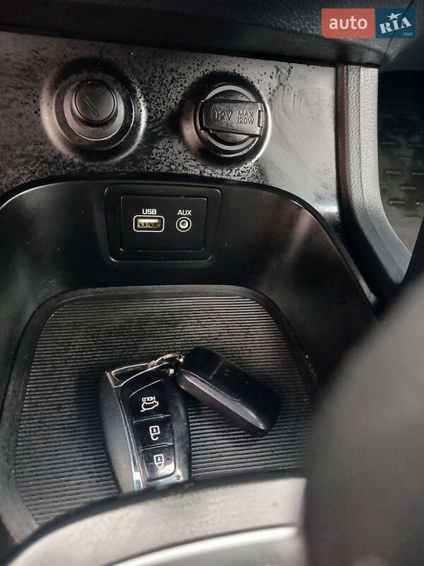 Позашляховик / Кросовер Hyundai Santa FE 2017 в Чорнобаї