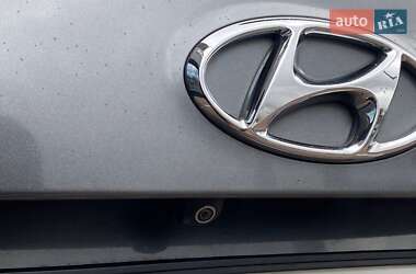 Внедорожник / Кроссовер Hyundai Santa FE 2015 в 