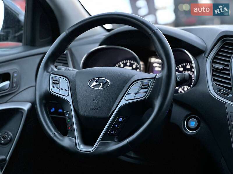 Позашляховик / Кросовер Hyundai Santa FE 2016 в Києві