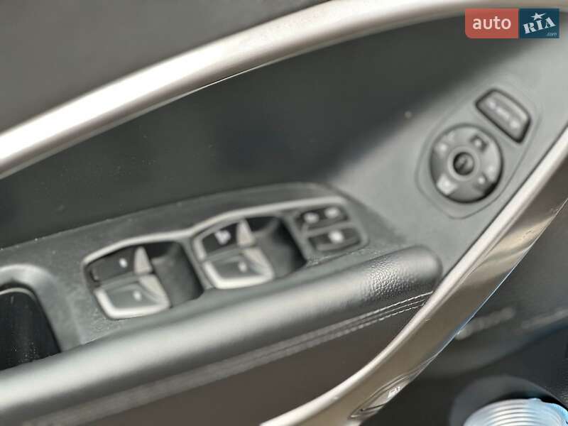 Позашляховик / Кросовер Hyundai Santa FE 2012 в Одесі