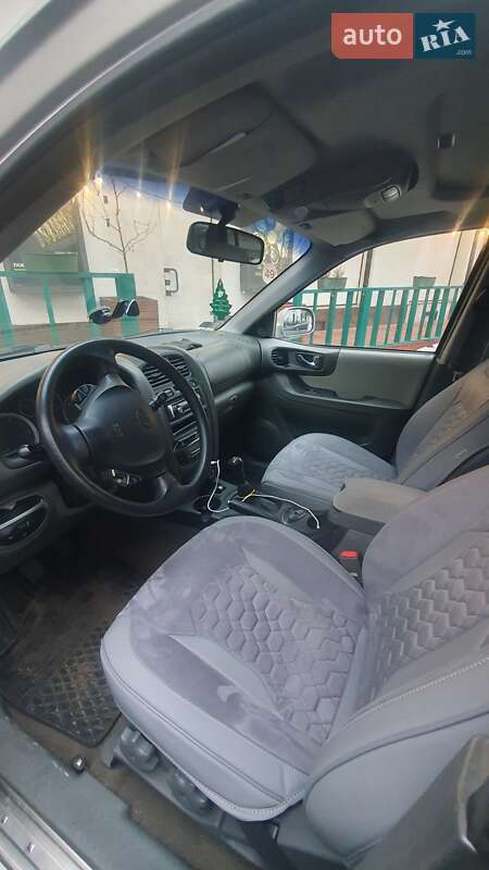 Внедорожник / Кроссовер Hyundai Santa FE 2004 в Харькове фото 4 Внедорожник / Кроссовер Hyundai Santa FE 2004 в Харькове