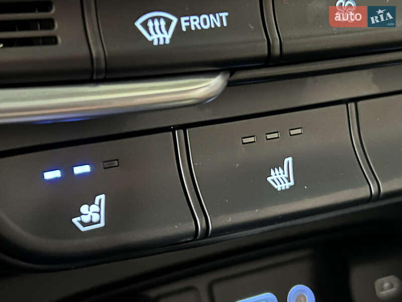 Внедорожник / Кроссовер Hyundai Santa FE 2018 в Одессе