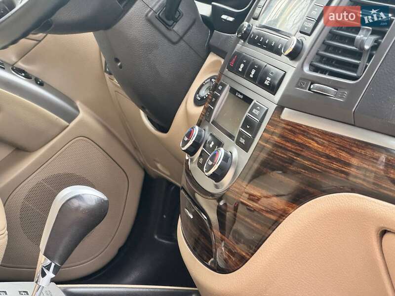 Позашляховик / Кросовер Hyundai Santa FE 2011 в Охтирці