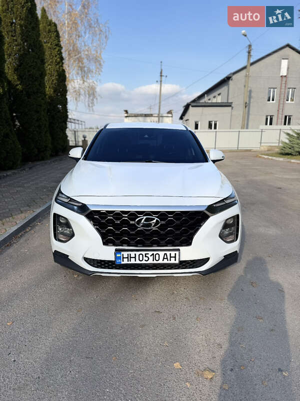 Внедорожник / Кроссовер Hyundai Santa FE 2019 в Краснограде