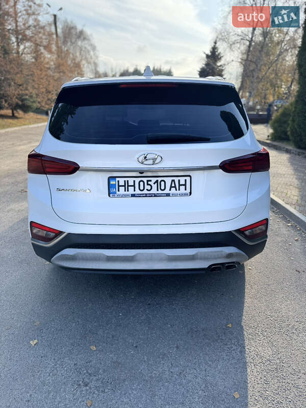 Внедорожник / Кроссовер Hyundai Santa FE 2019 в Краснограде