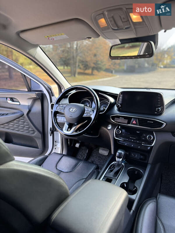 Внедорожник / Кроссовер Hyundai Santa FE 2019 в Краснограде