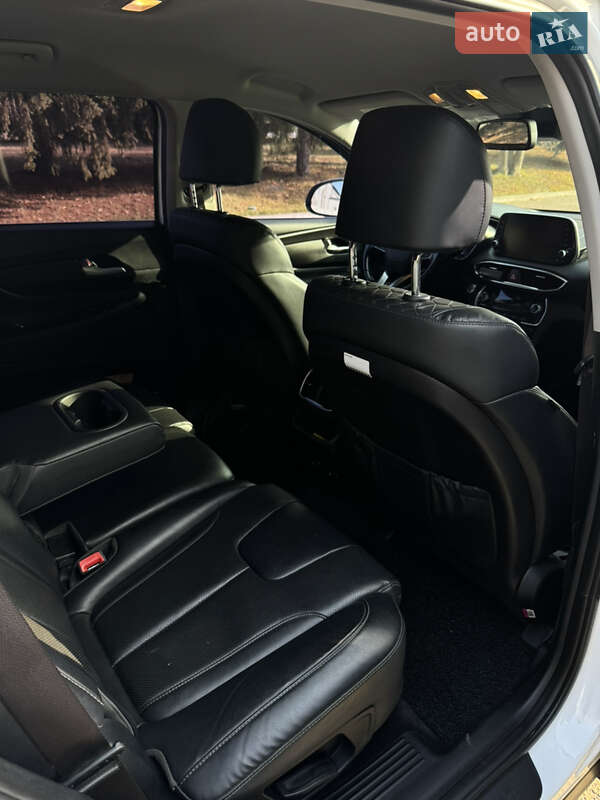 Внедорожник / Кроссовер Hyundai Santa FE 2019 в Краснограде