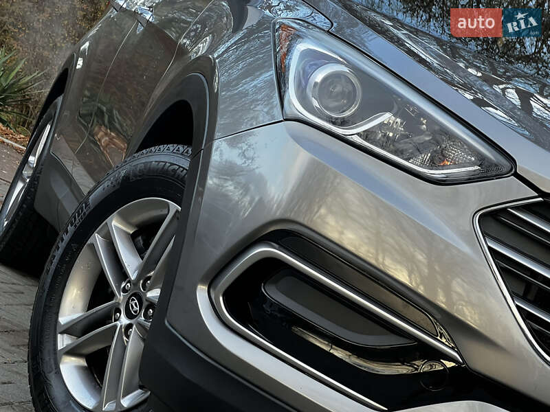 Внедорожник / Кроссовер Hyundai Santa FE 2016 в Дрогобыче