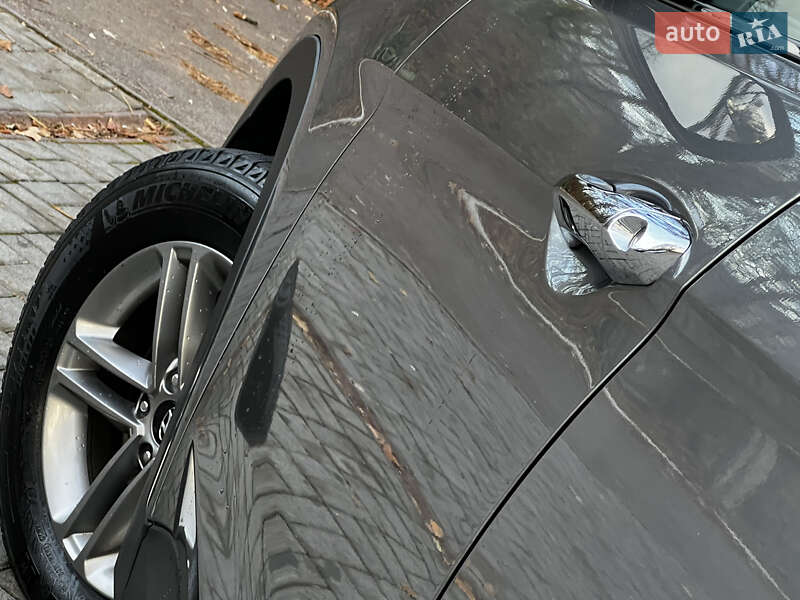 Внедорожник / Кроссовер Hyundai Santa FE 2016 в Дрогобыче