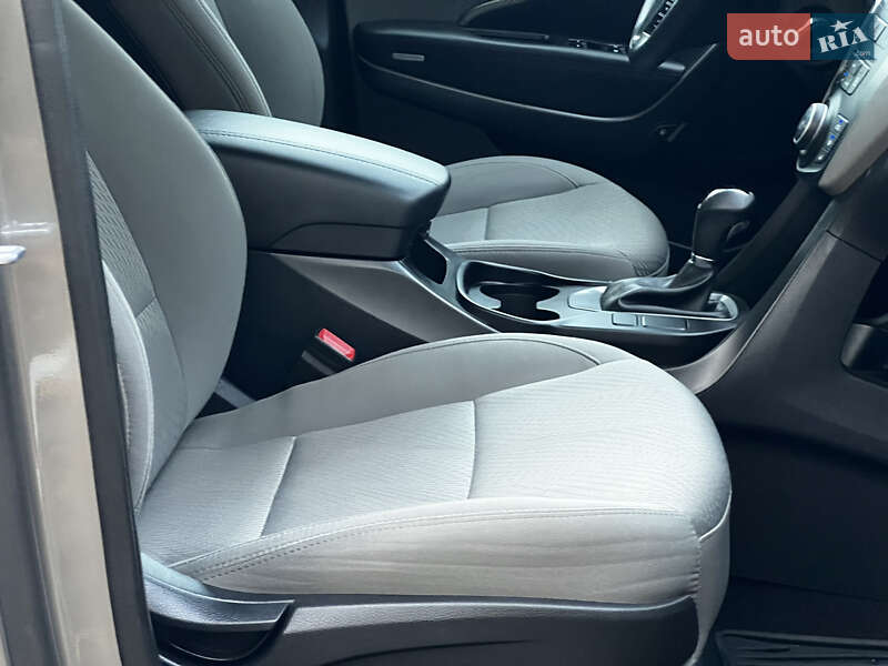 Внедорожник / Кроссовер Hyundai Santa FE 2016 в Дрогобыче