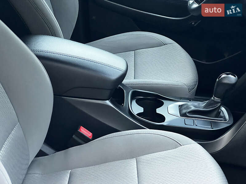 Внедорожник / Кроссовер Hyundai Santa FE 2016 в Дрогобыче