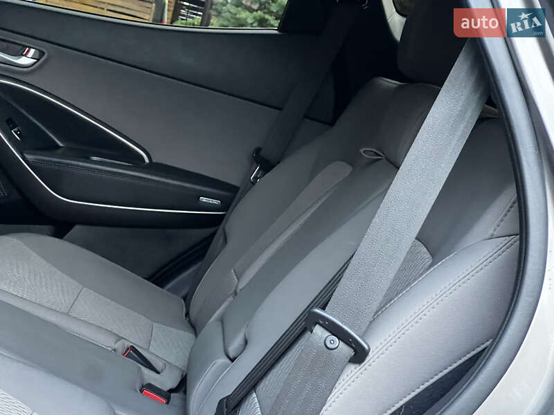 Внедорожник / Кроссовер Hyundai Santa FE 2016 в Дрогобыче