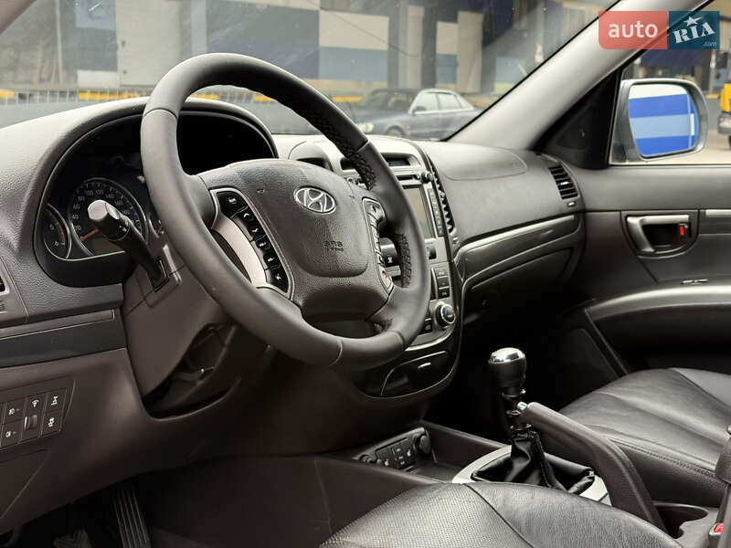 Внедорожник / Кроссовер Hyundai Santa FE 2012 в Ровно