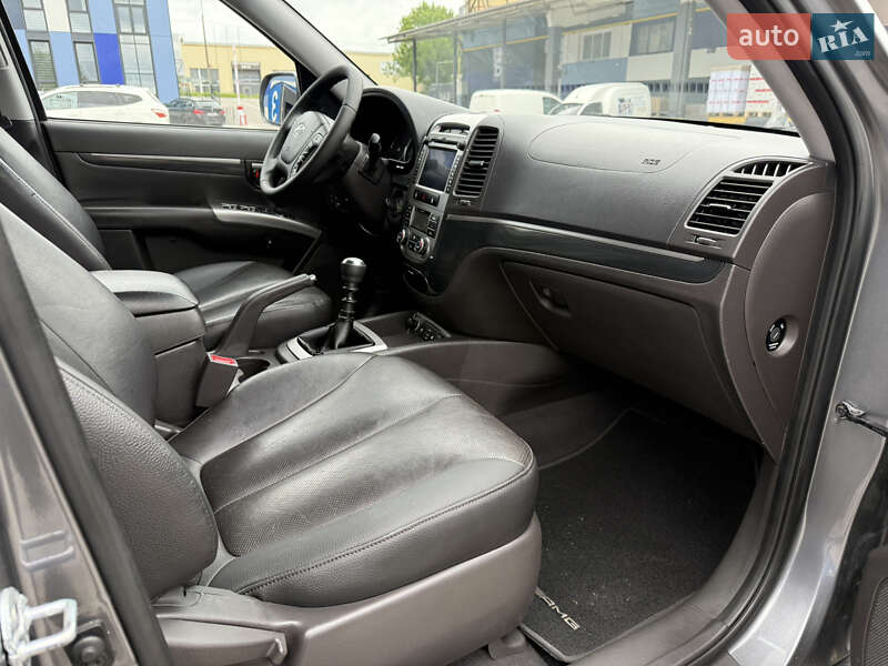 Внедорожник / Кроссовер Hyundai Santa FE 2012 в Ровно