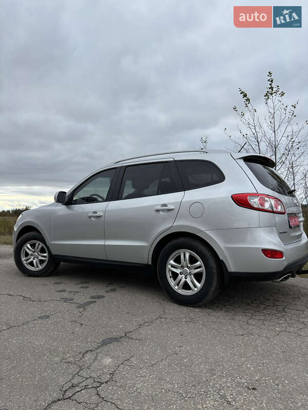 Позашляховик / Кросовер Hyundai Santa FE 2010 в Сарнах