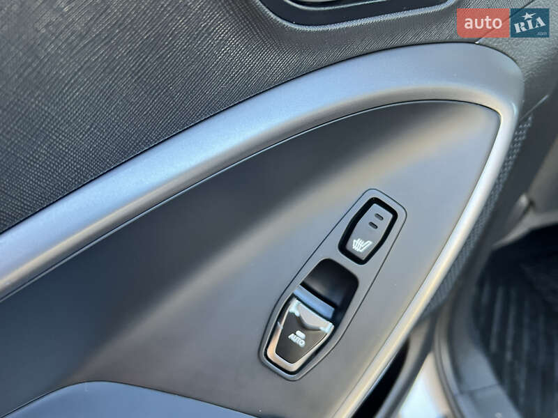 Внедорожник / Кроссовер Hyundai Santa FE 2013 в Ивано-Франковске