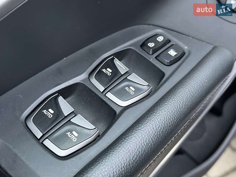 Внедорожник / Кроссовер Hyundai Santa FE 2014 в Ровно