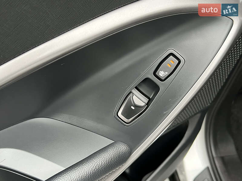 Внедорожник / Кроссовер Hyundai Santa FE 2015 в Черкассах