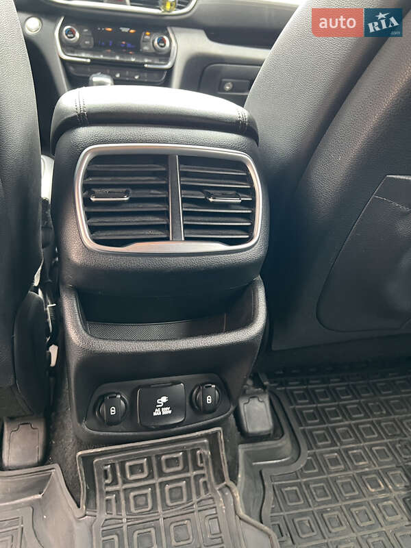 Внедорожник / Кроссовер Hyundai Santa FE 2019 в Виннице