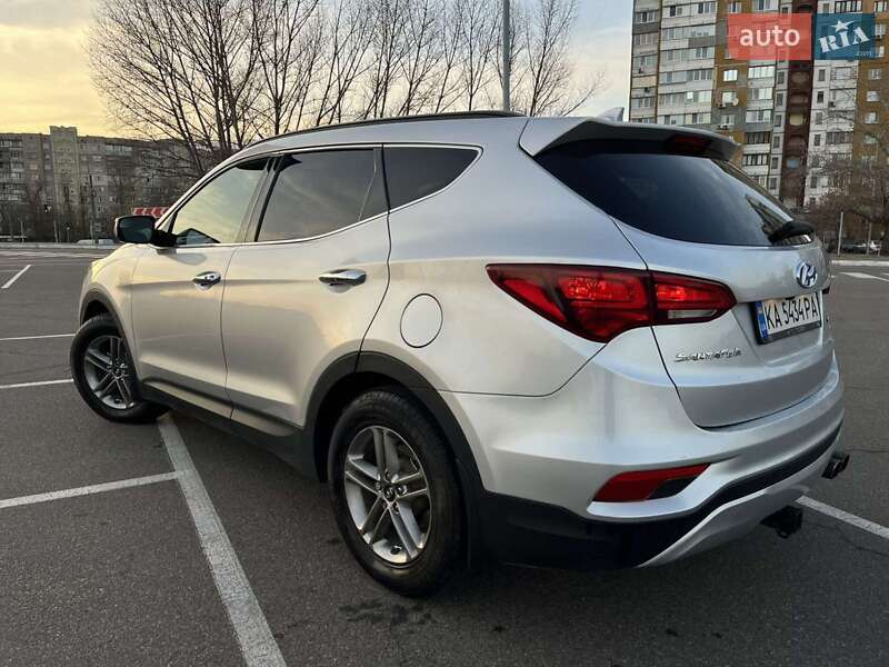 Внедорожник / Кроссовер Hyundai Santa FE 2017 в Киеве