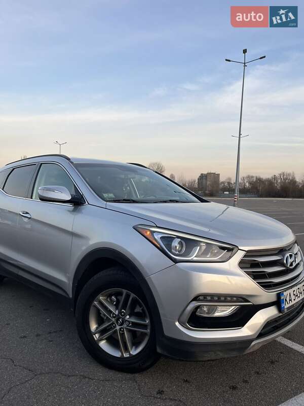 Внедорожник / Кроссовер Hyundai Santa FE 2017 в Киеве