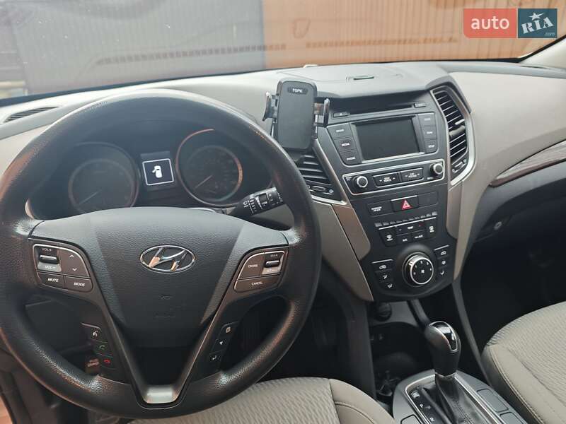 Внедорожник / Кроссовер Hyundai Santa FE 2016 в Виннице