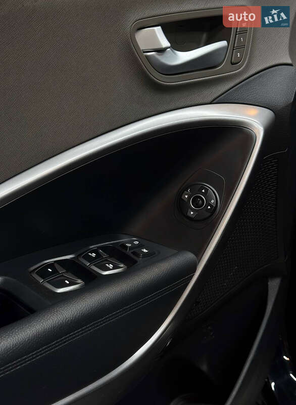 Внедорожник / Кроссовер Hyundai Santa FE 2015 в Днепре фото 25 Внедорожник / Кроссовер Hyundai Santa FE 2015 в Днепре