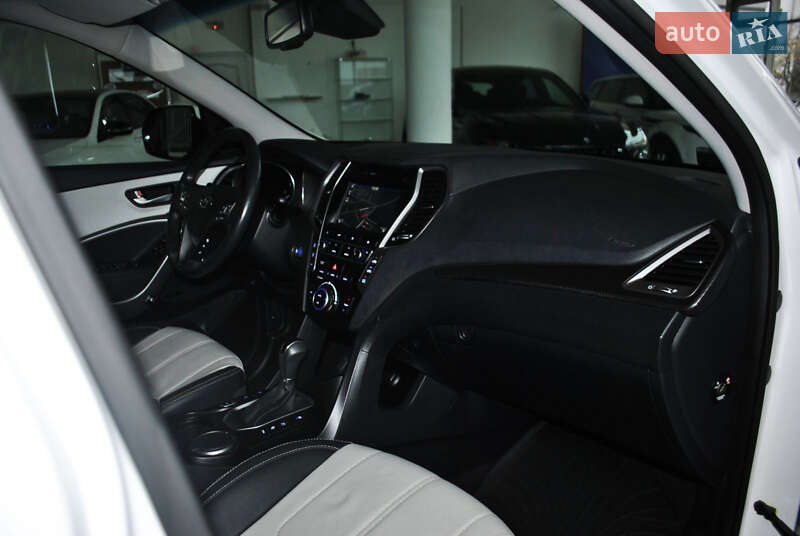 Внедорожник / Кроссовер Hyundai Santa FE 2017 в Ровно