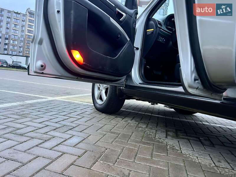 Внедорожник / Кроссовер Hyundai Santa FE 2006 в Житомире