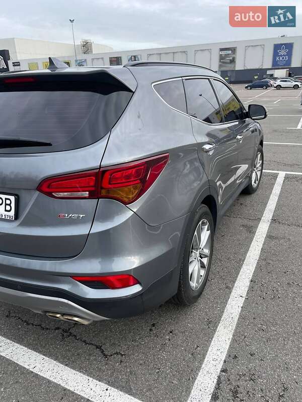 Внедорожник / Кроссовер Hyundai Santa FE 2016 в Киеве