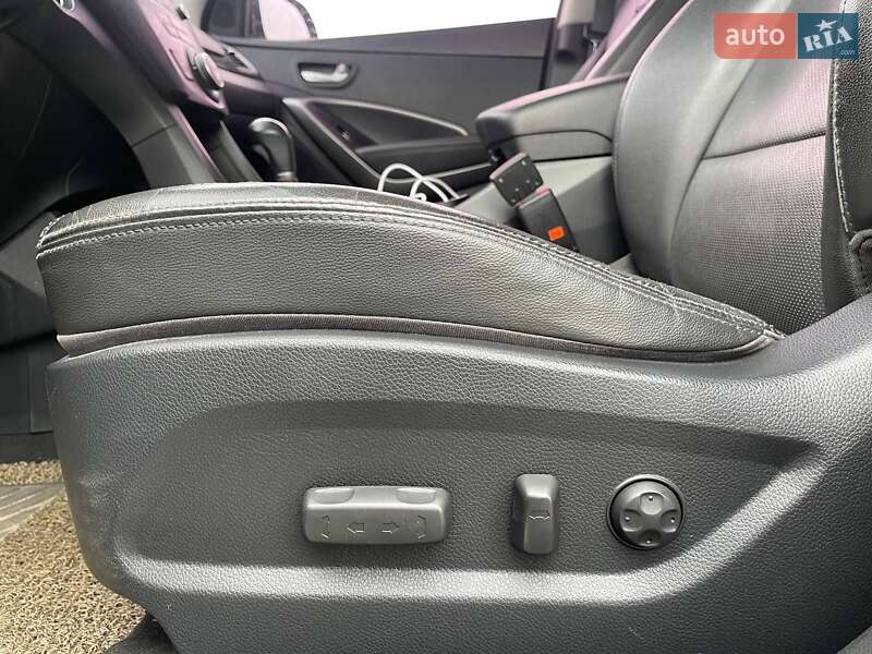 Внедорожник / Кроссовер Hyundai Santa FE 2016 в Киеве