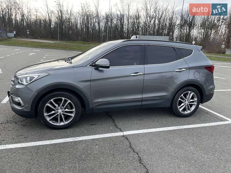 Внедорожник / Кроссовер Hyundai Santa FE 2016 в Киеве