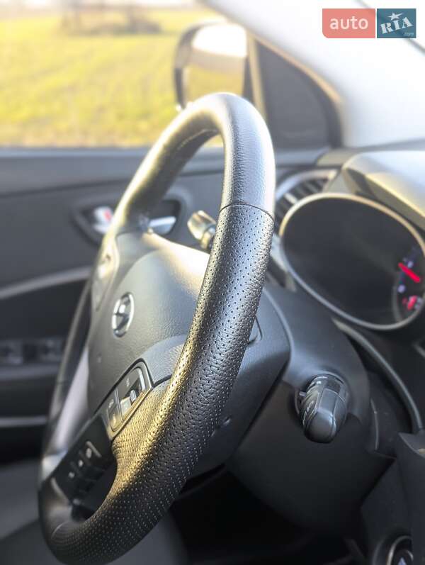 Внедорожник / Кроссовер Hyundai Santa FE 2014 в Киеве фото 52 Внедорожник / Кроссовер Hyundai Santa FE 2014 в Киеве