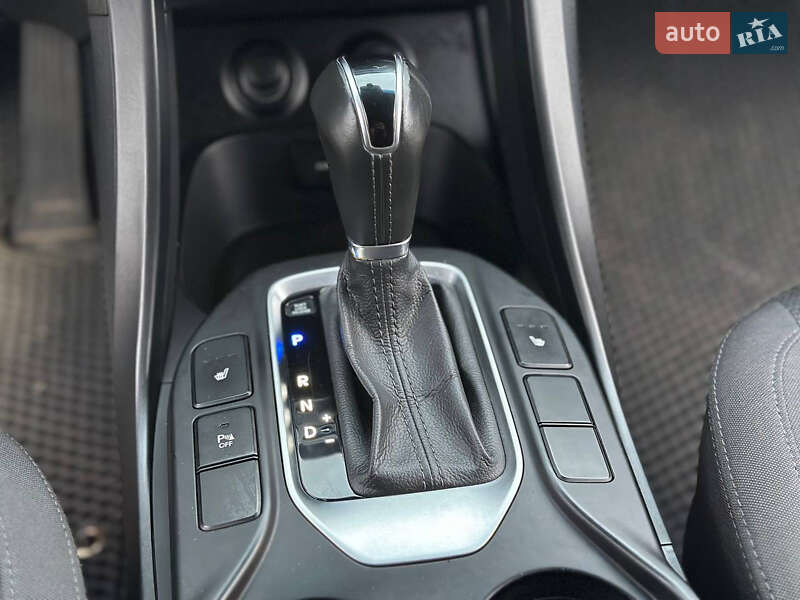 Позашляховик / Кросовер Hyundai Santa FE 2015 в Дніпрі