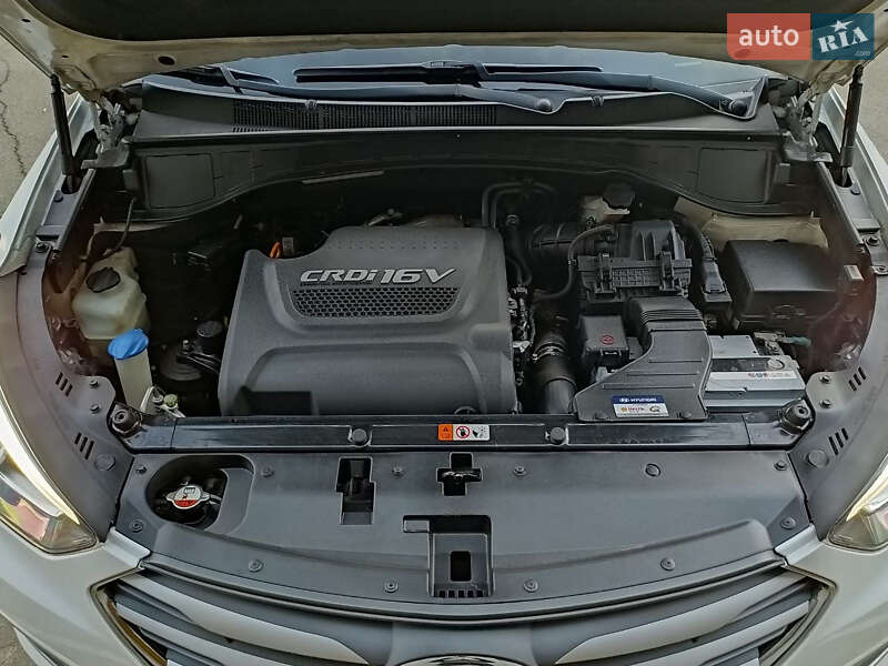 Внедорожник / Кроссовер Hyundai Santa FE 2016 в Киеве
