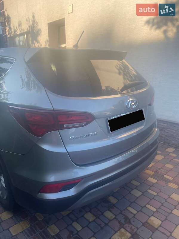 Внедорожник / Кроссовер Hyundai Santa FE 2017 в Киеве