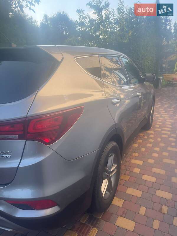 Внедорожник / Кроссовер Hyundai Santa FE 2017 в Киеве