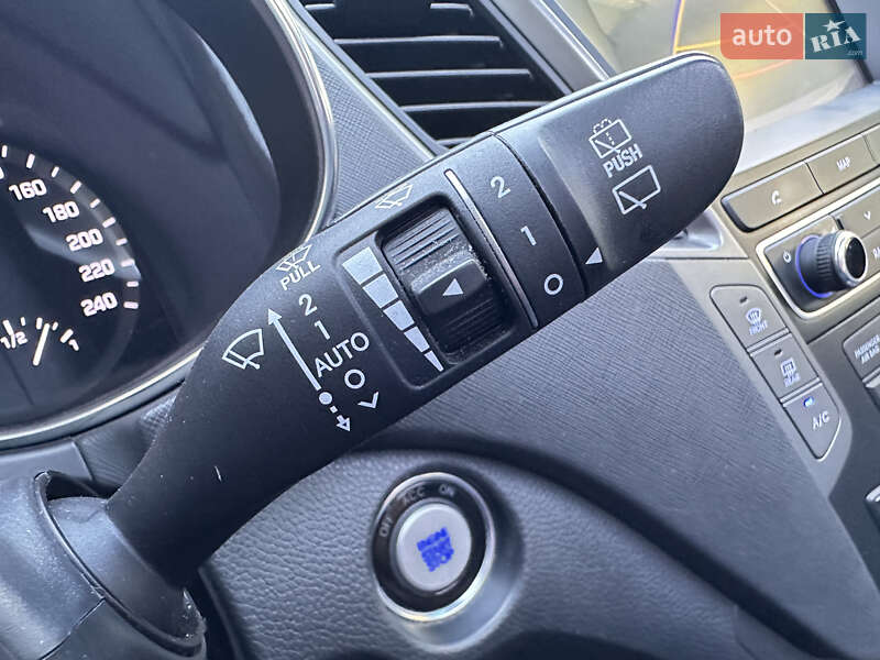 Внедорожник / Кроссовер Hyundai Santa FE 2016 в Тернополе