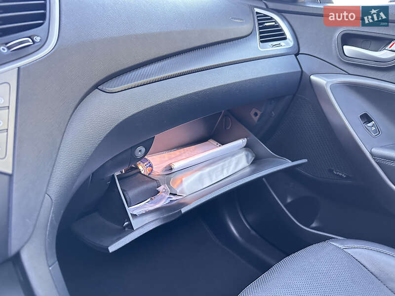 Внедорожник / Кроссовер Hyundai Santa FE 2016 в Тернополе