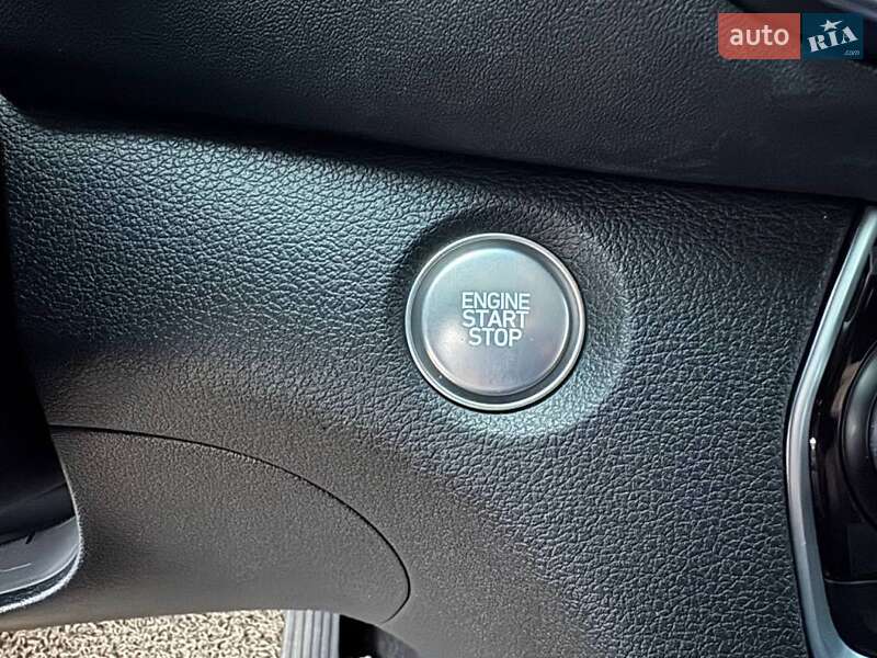 Внедорожник / Кроссовер Hyundai Santa FE 2018 в Киеве