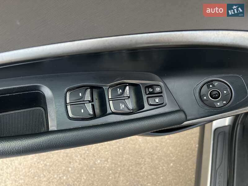 Внедорожник / Кроссовер Hyundai Santa FE 2016 в Харькове