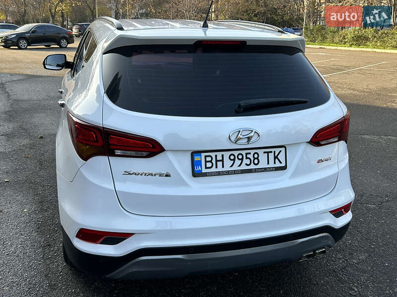 Внедорожник / Кроссовер Hyundai Santa FE 2015 в Дубно