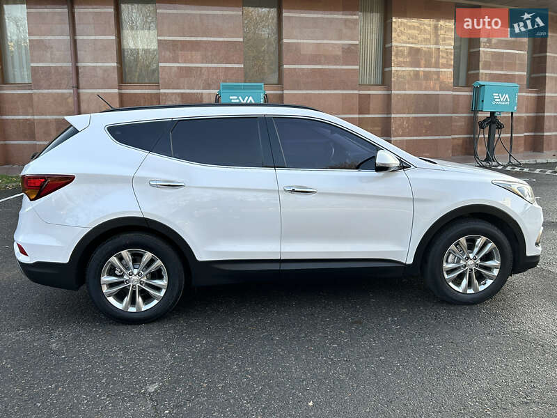 Внедорожник / Кроссовер Hyundai Santa FE 2015 в Дубно