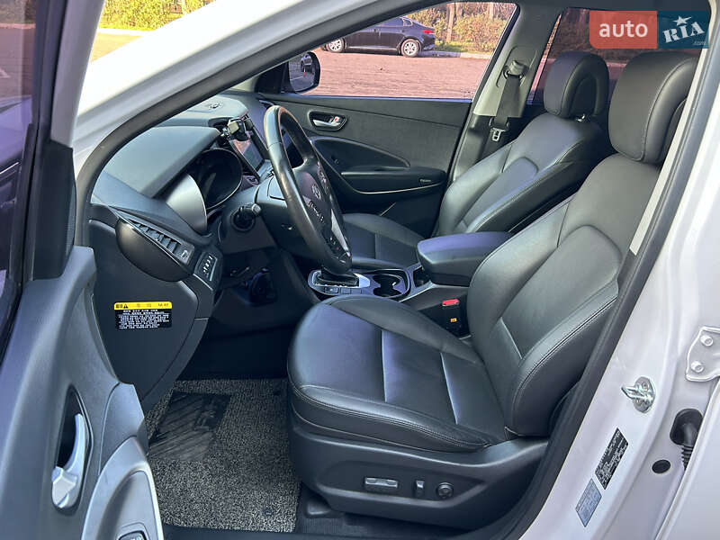 Внедорожник / Кроссовер Hyundai Santa FE 2015 в Дубно